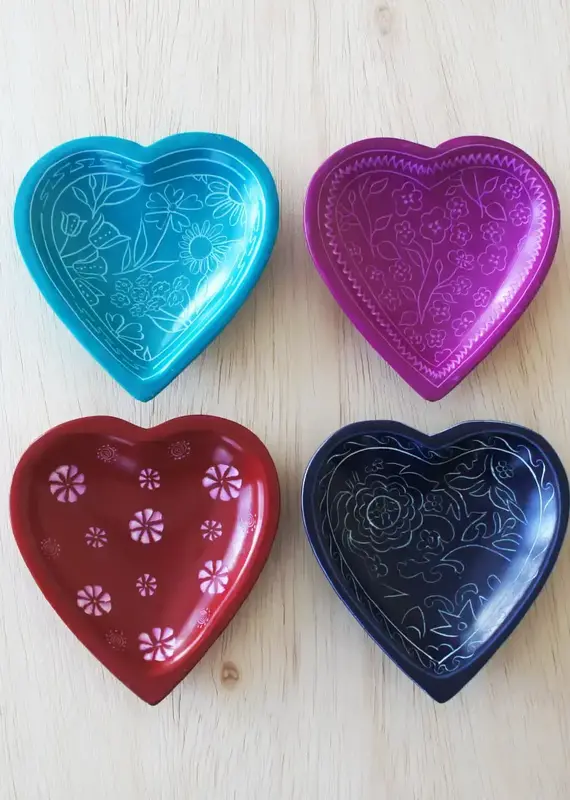 Venture Imports Pattern Heart Dish