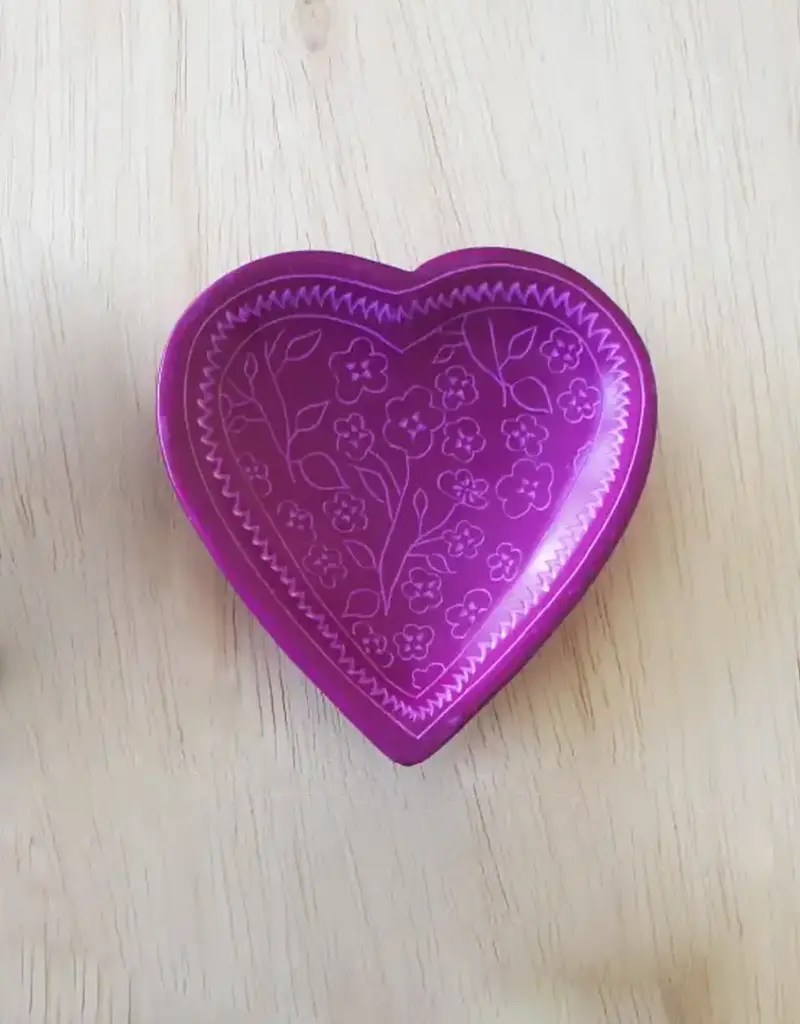 Venture Imports Pattern Heart Dish
