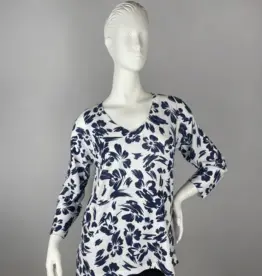 Nally & Millie 3/4 Sleeve V-Neck Floral Top