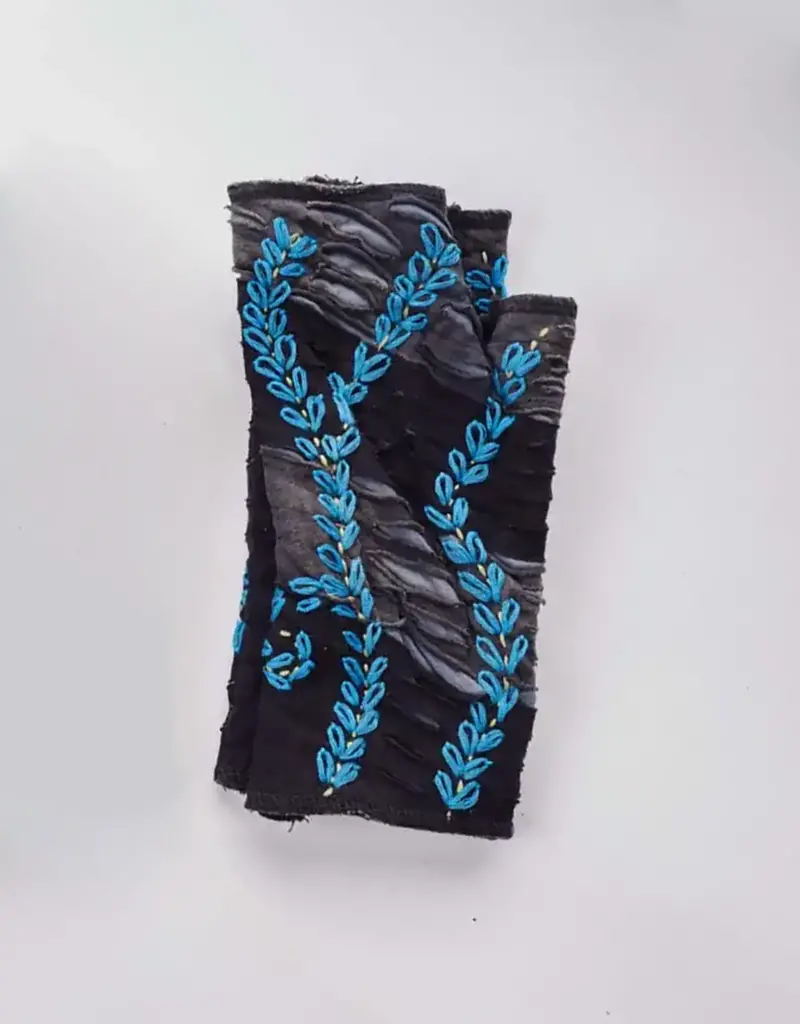 Windhorse Leaf Embroidered Cotton Handwarmers