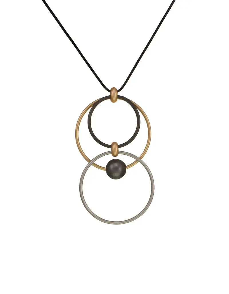 Kole Interlocking Circle Necklace
