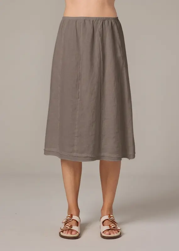 Cut Loose Seamed Skirt With Contrast