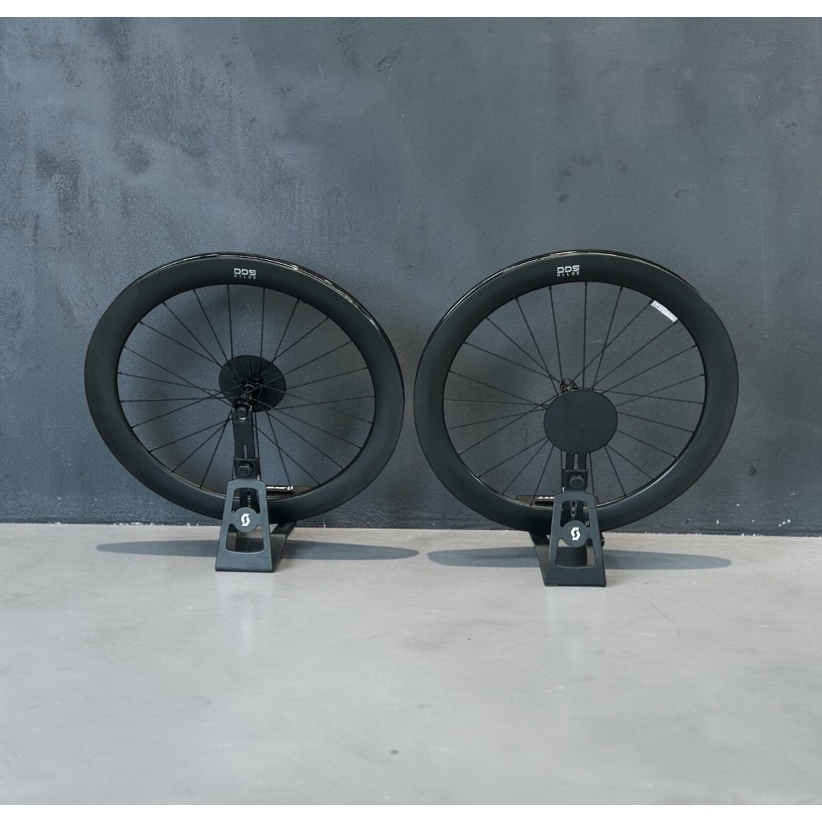 ALVAS Alvas HELUX DD5 700Cx60mm PAIR