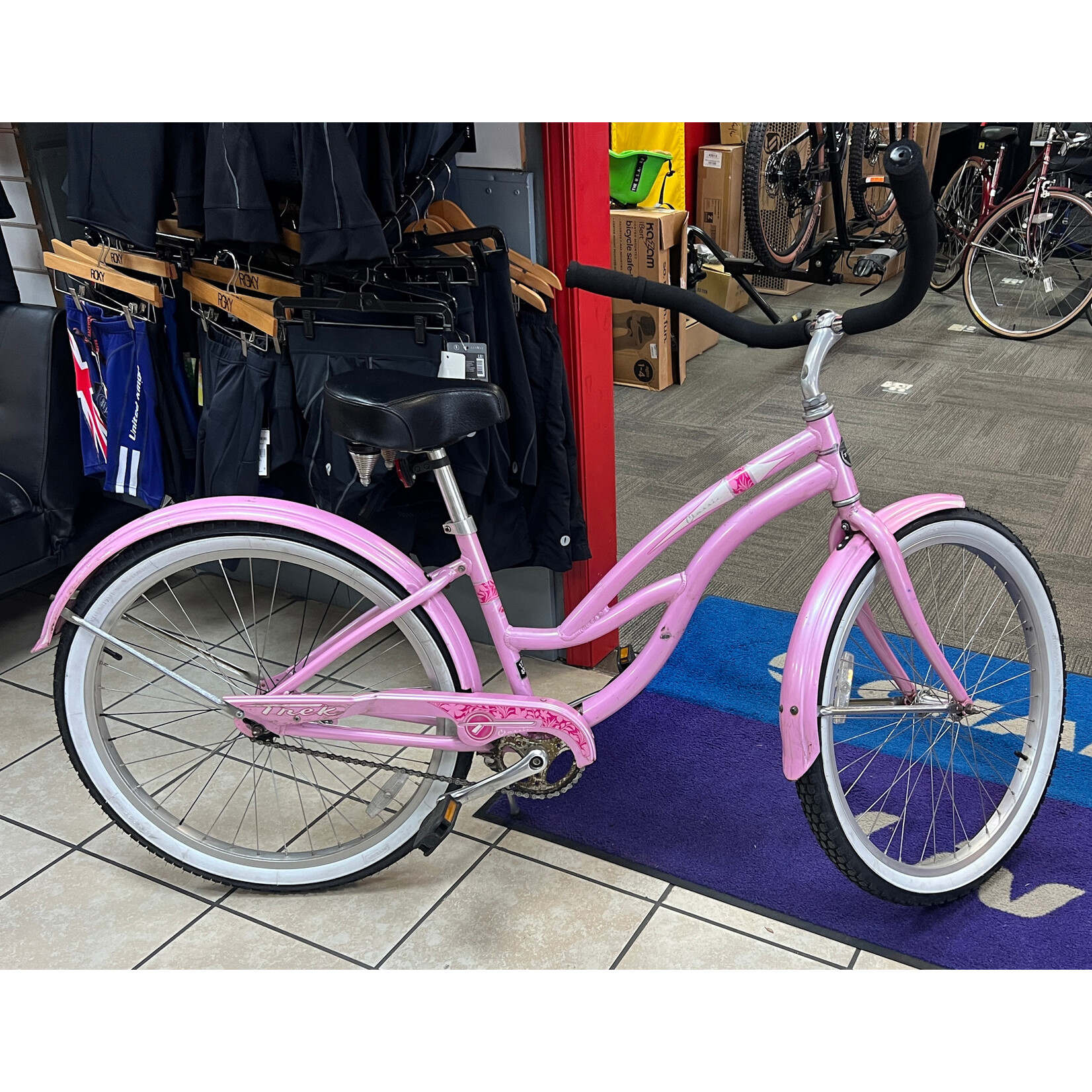 TREK Trek - Classic - Pink Cruiser w Fenders