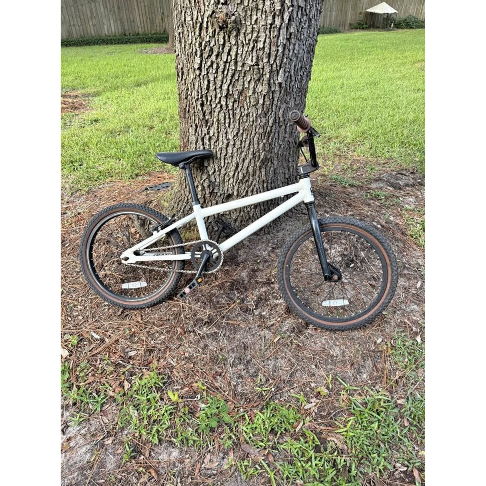 Giant CPO - Giant BMX - 20" White - 45 day warranty and tuneup package