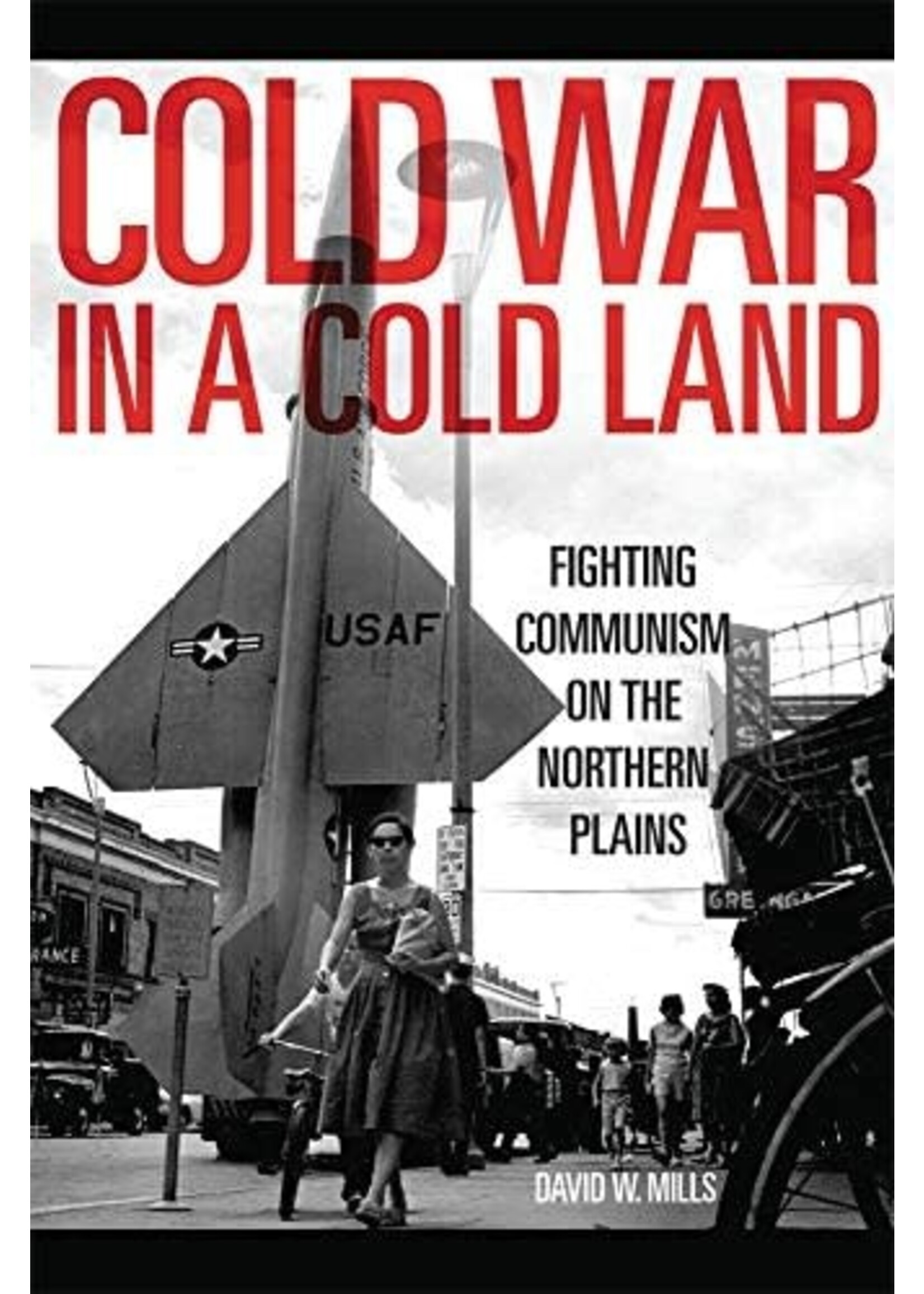 Cold War In a Cold Land: Fighting Communism on the Northern Plains Paperback