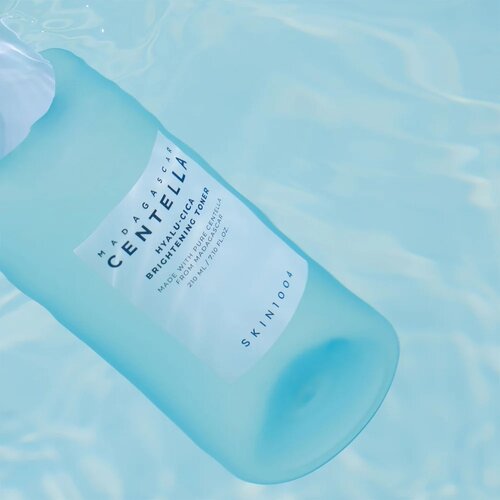 SKIN1004 Madagascar Centella Hyalu-Cica Brightening Toner 210mL SKIN1004 Madagascar Centella Hyalu-Cica Brightening Toner 210mL