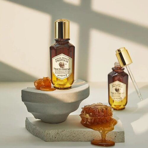 SKINFOOD Royal Honey Propolis Enrich Essence 50mL SKINFOOD Royal Honey Propolis Enrich Essence 50mL