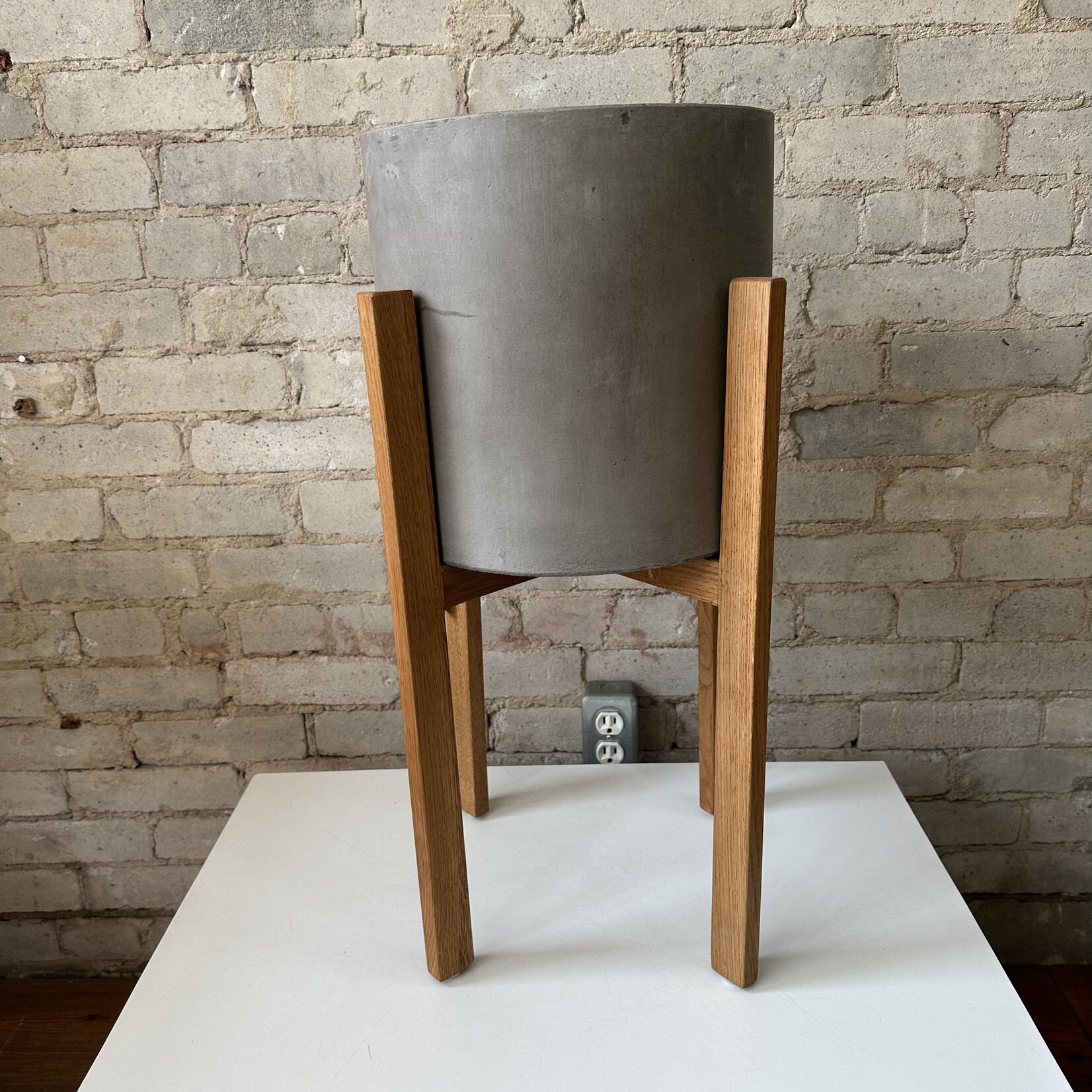 Concrete Pot with Stand - BERLIN (fits 10")