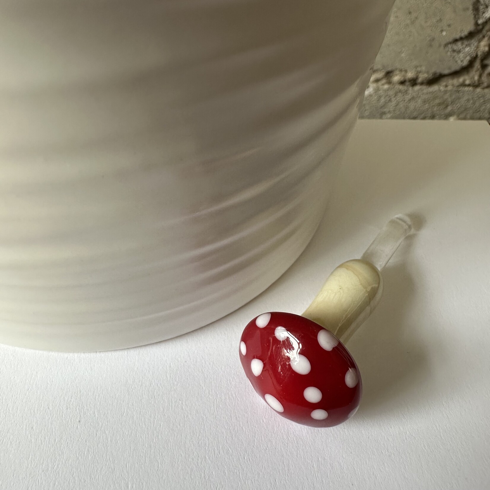 Tykat Glass mushroom: Red polka dot