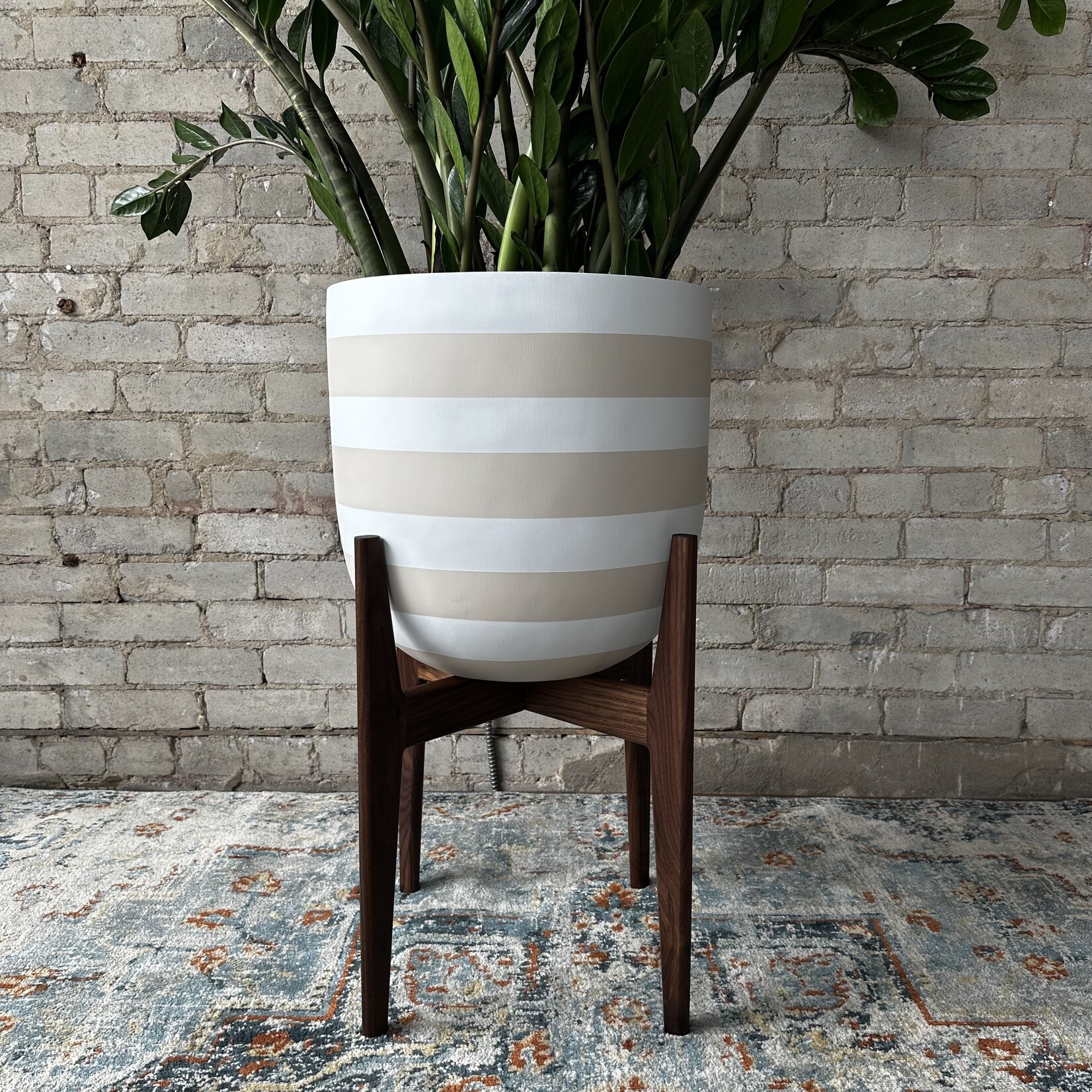David & Rau Stands Big Mari Walnut (David & Rau Stand for Tapered Pots)