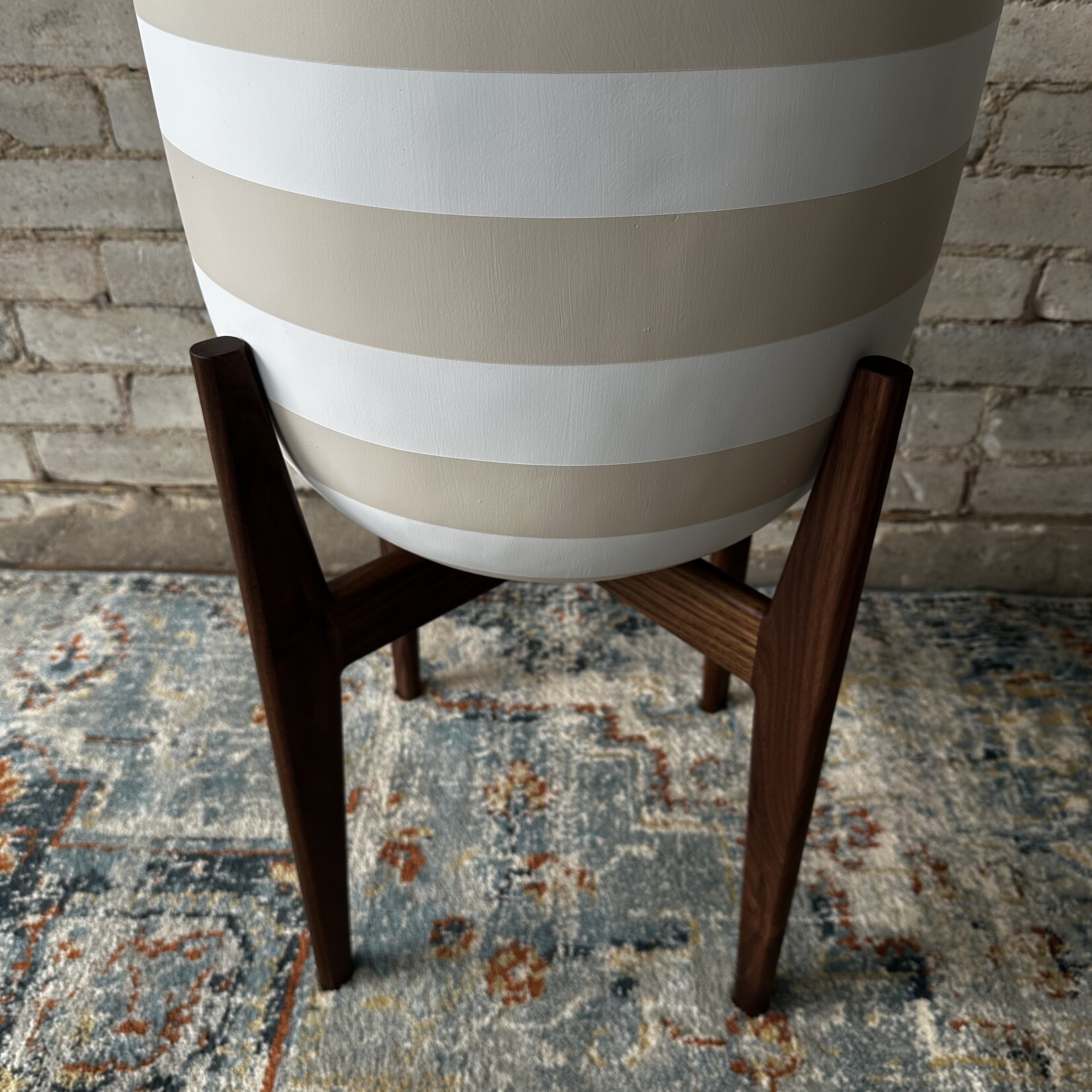 David & Rau Stands Big Mari Walnut (David & Rau Stand for Tapered Pots)