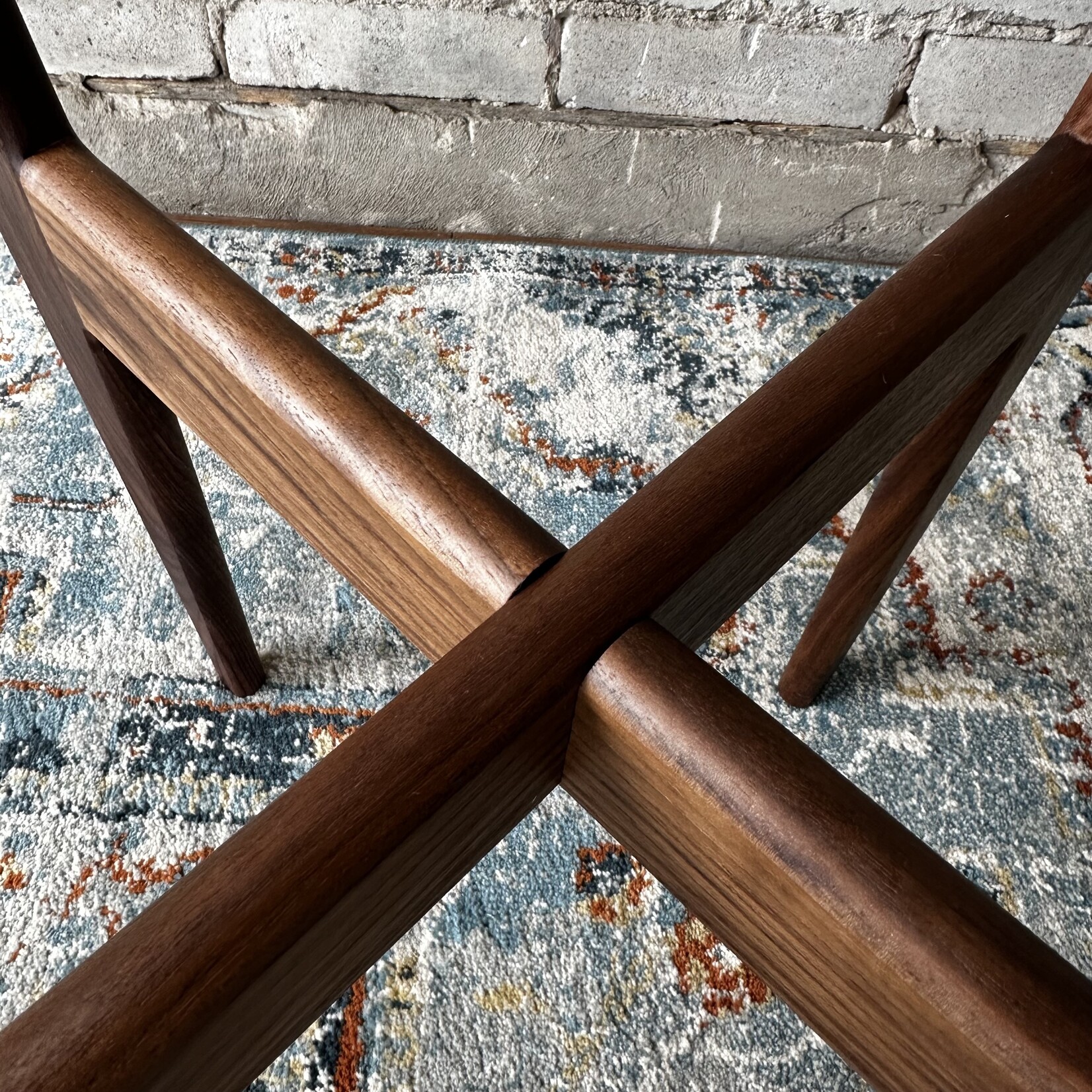David & Rau Stands Big Mari Walnut (David & Rau Stand for Tapered Pots)