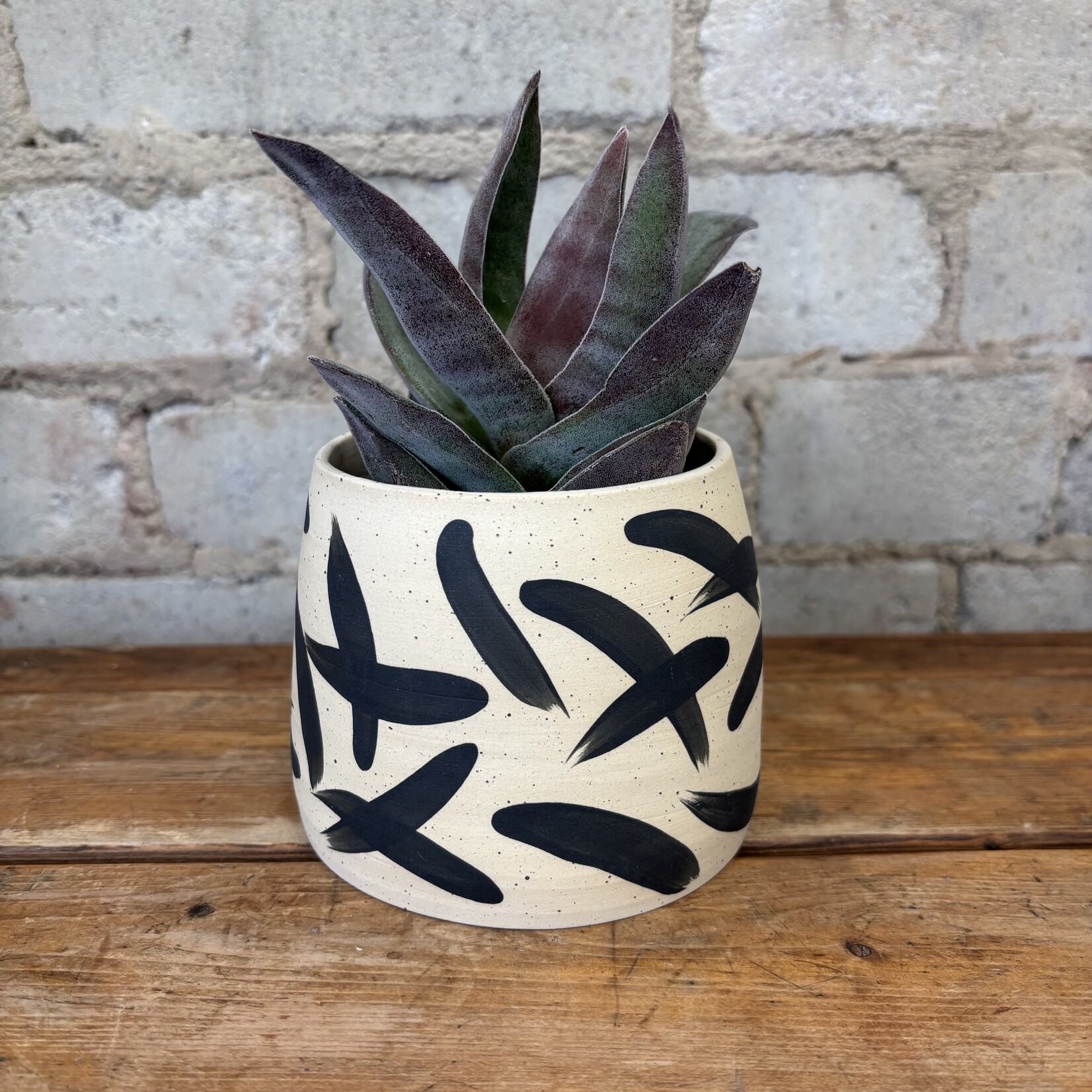 Vicky Makes Black Criss Cross 3.5"