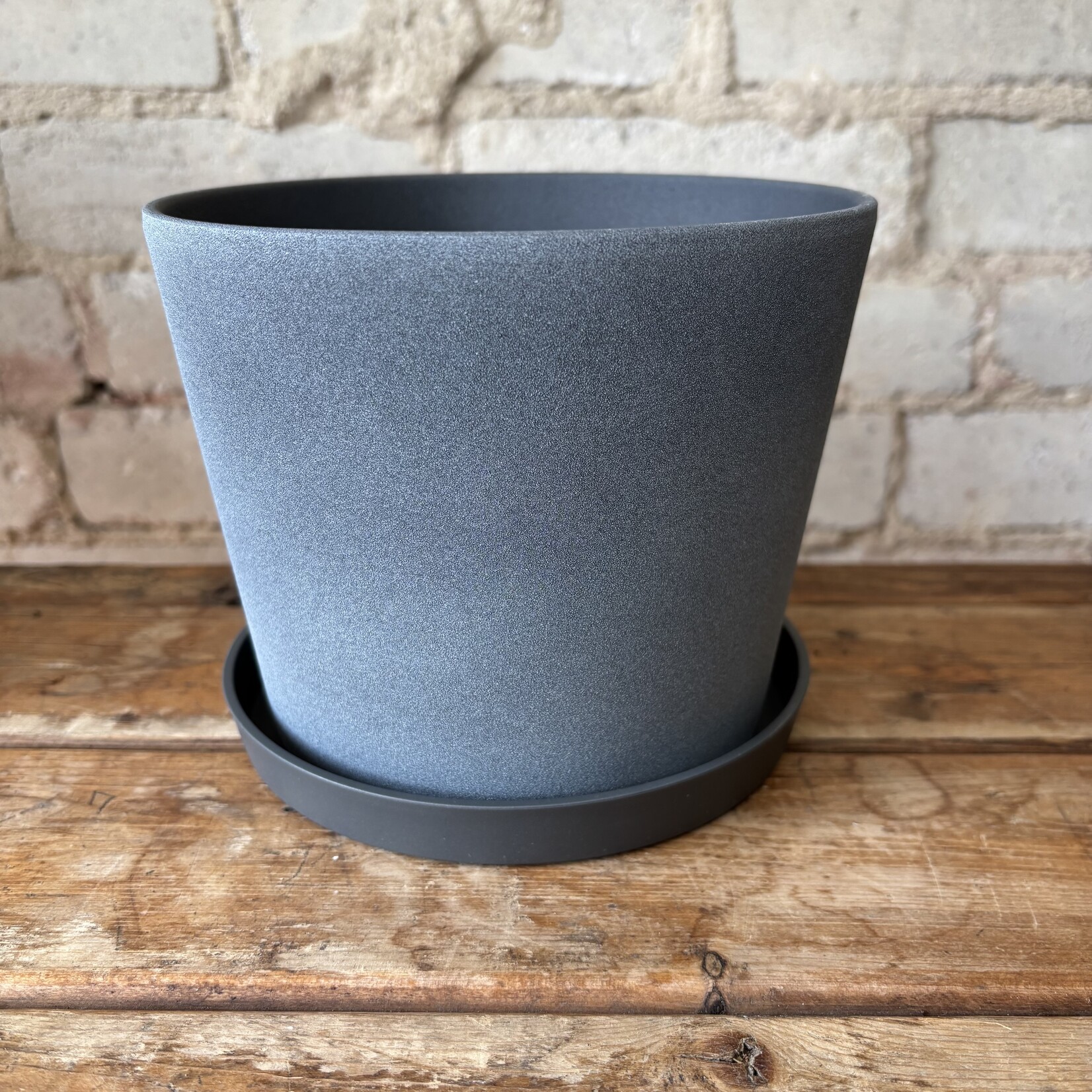 Graphite Pot with Saucer (fits 6")