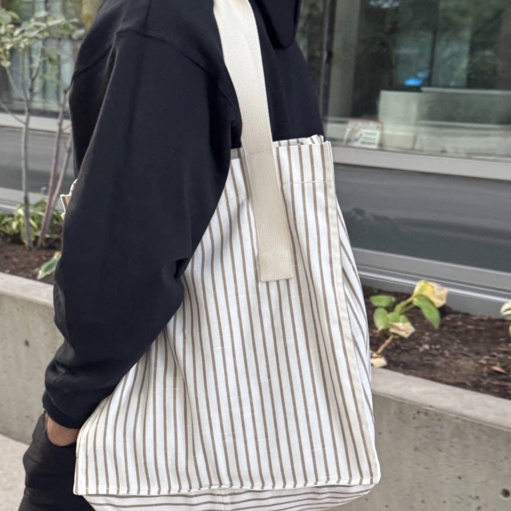 Vela VELA Canvas Tote Bag - Off-White/Taupe Printed Stripe