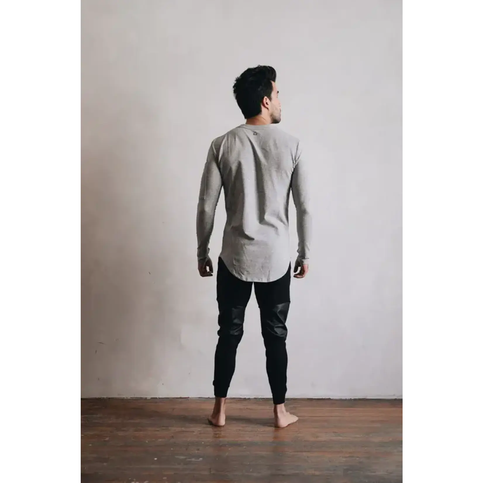 Unit Playera Manga Larga Con Bolsa Gris