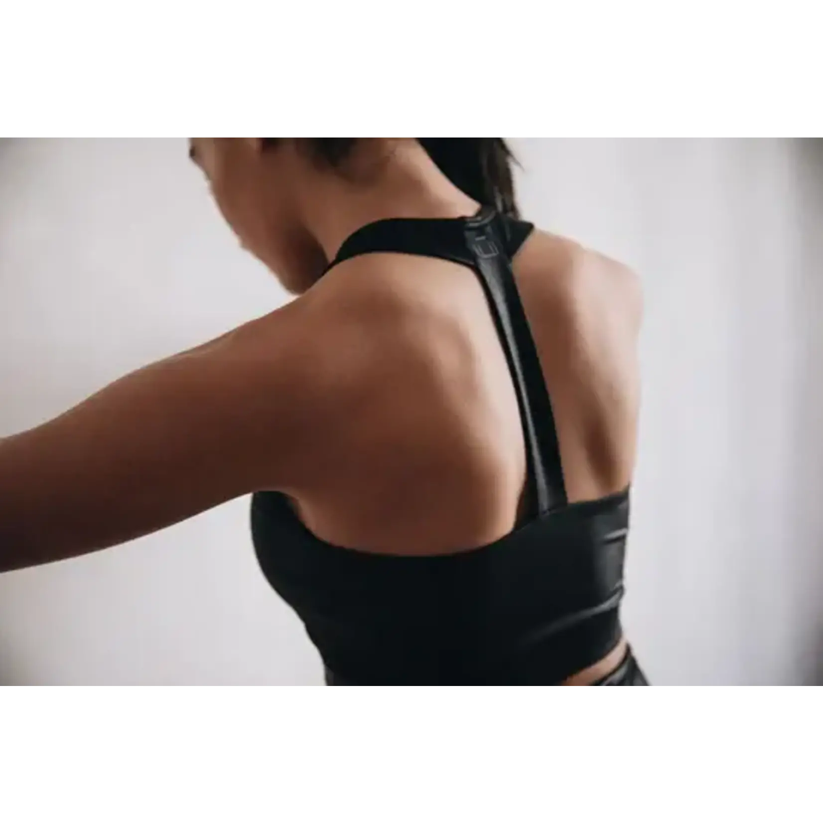 Unit Top cuello alto negro