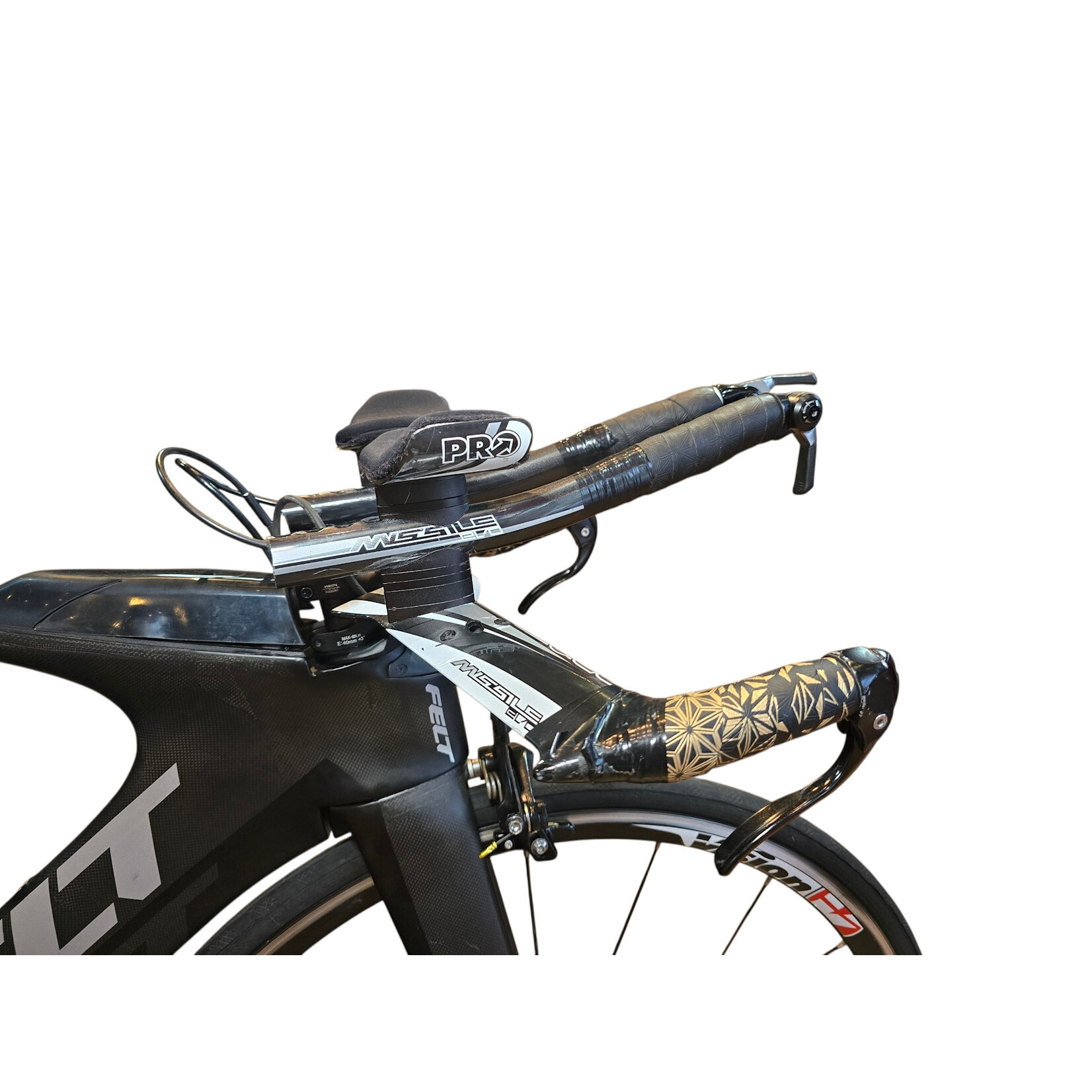 FELT Bicicleta de Triatlón (TT) Felt Full carbon mod. IA16. Año 2018. Color negra/blanco