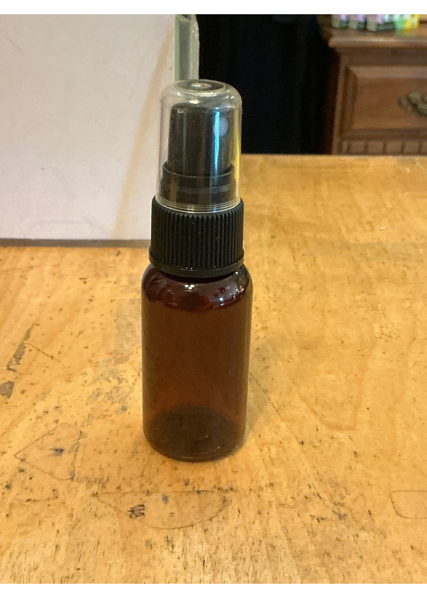 1 oz amber plastic spray bottle