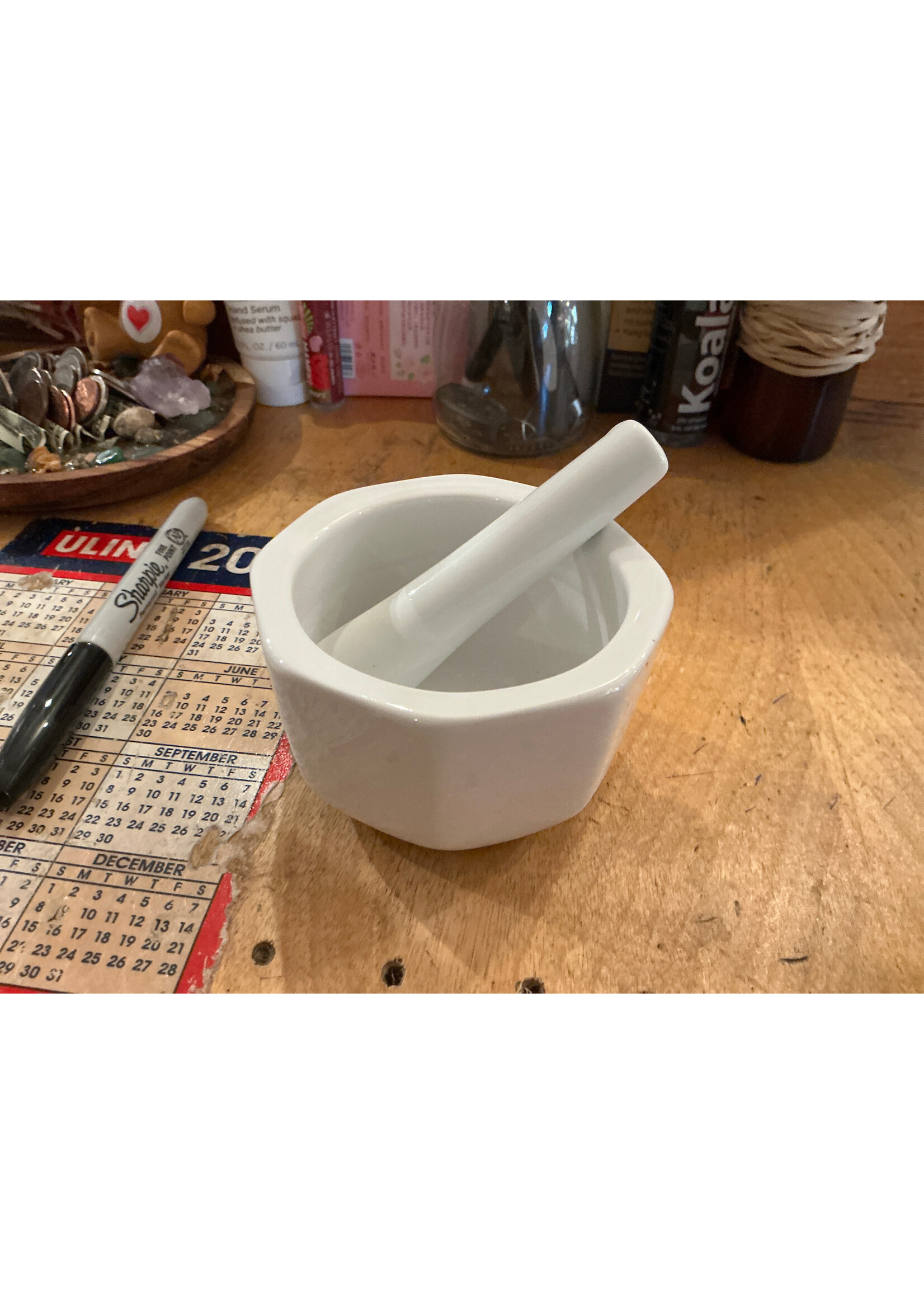 Mortar and pestle octagon white