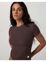 VUORI WMS POSE FITTED TEE-
