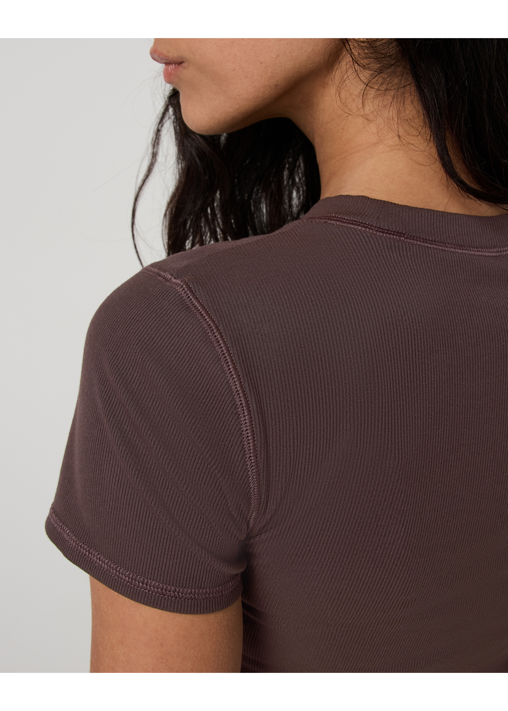 VUORI WMS POSE FITTED TEE-