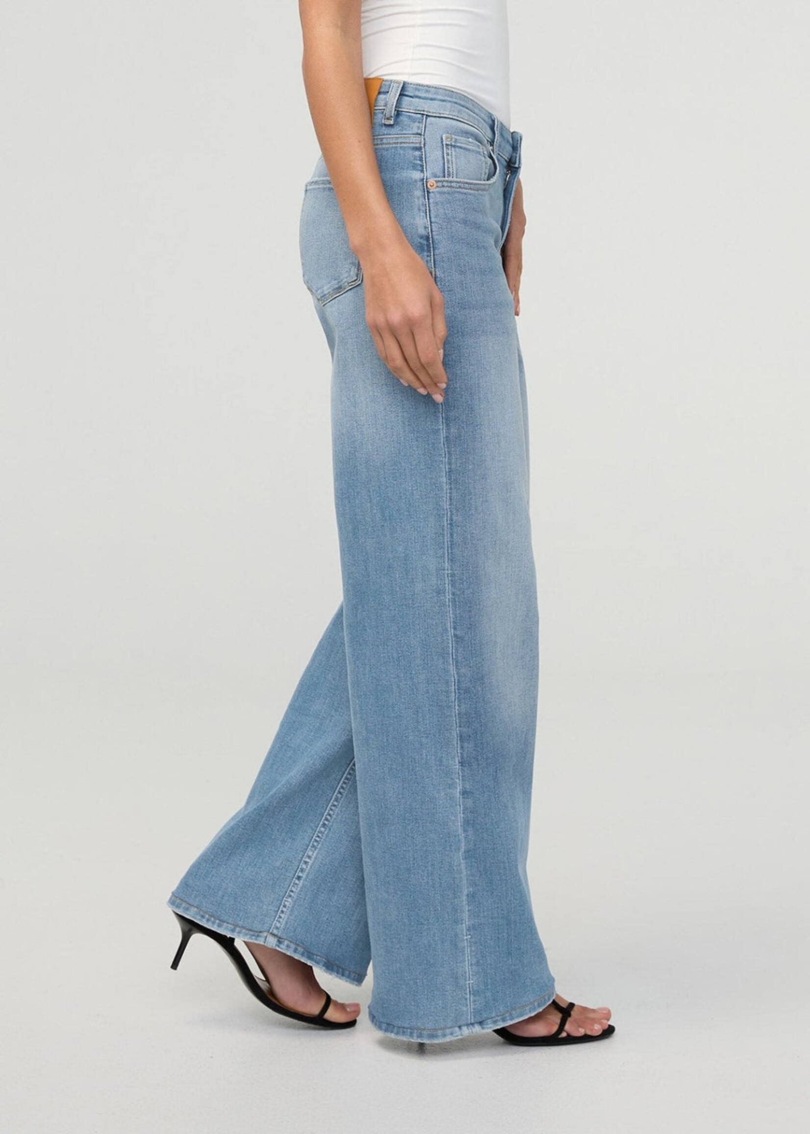DUER WMS PERFORMANCE DENIM + MID RISE LOOSE STRAIGHT CURRENT-