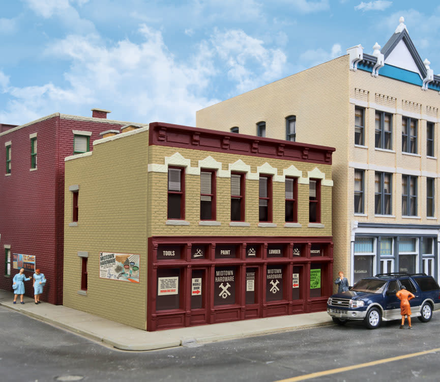 931812 HO Midtown Hardware - Assembled