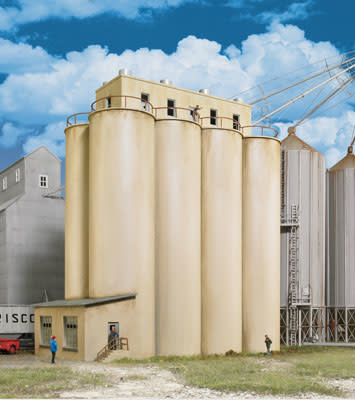 9332942 HO Grain Head House w/Silos
