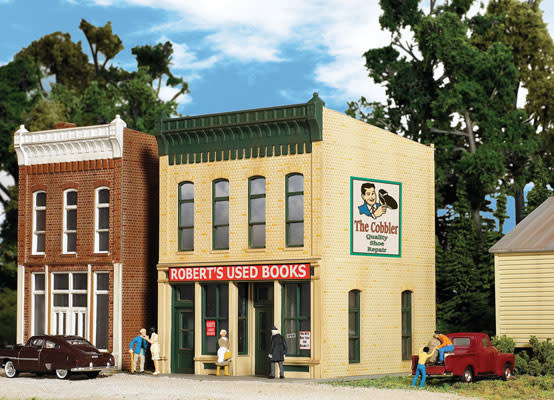9333659 HO Robert's Used Books Shop Kit