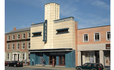 35004 HO Regal Cinema Building Front