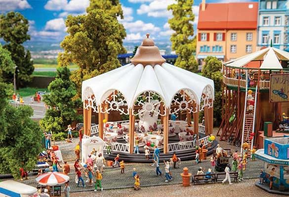 140335 HO Dog Rose Coffee Cups Carousel