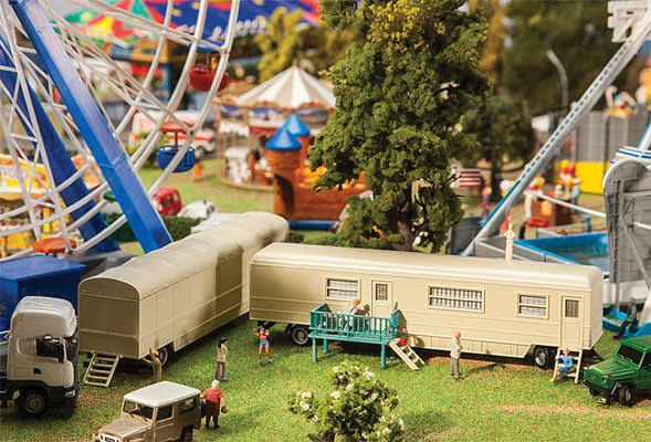 140481 HO Funfair/Circus/Carnival Trailers - Set 2