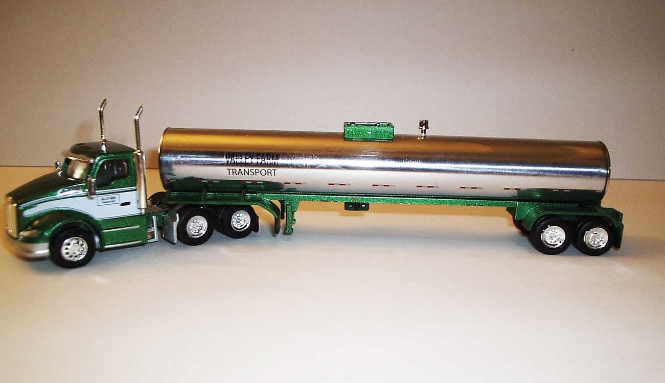 069 HO KW T680 Day-Cab Tractor with Food-Grade Trailer