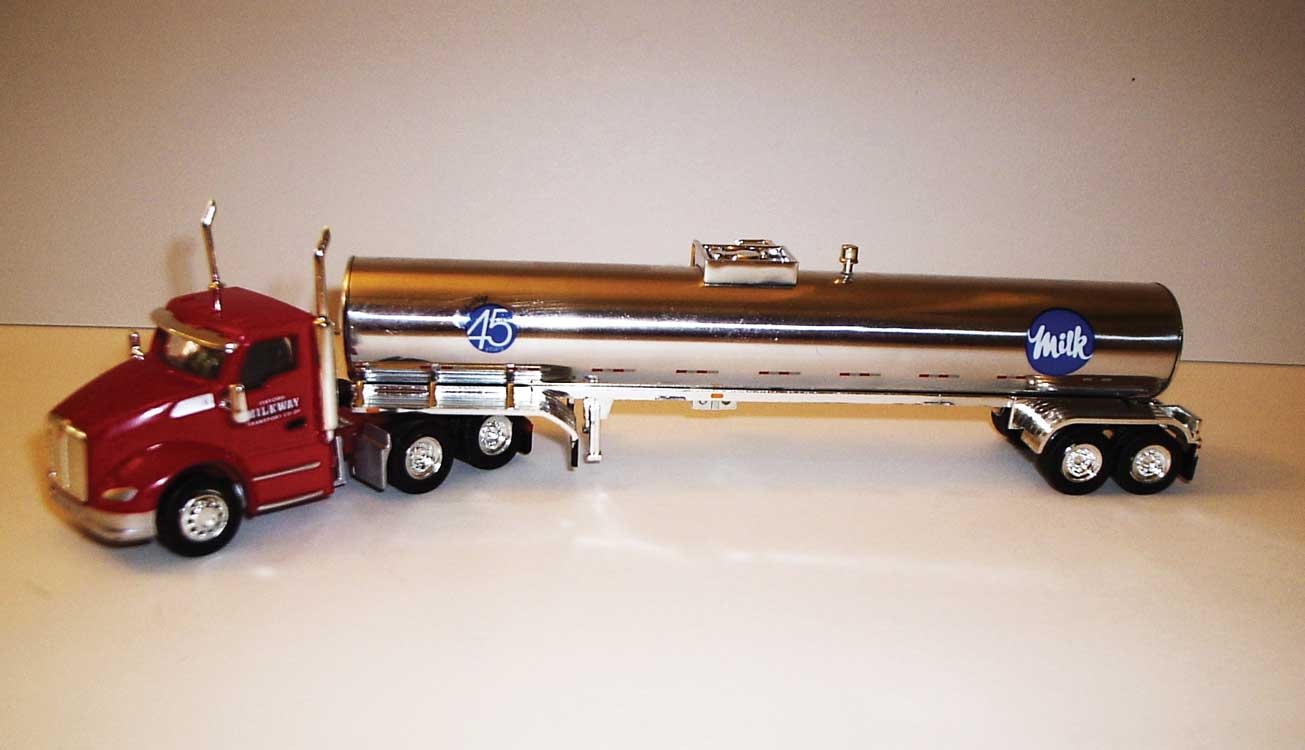 070 HO KW T680 w/Fd Trlr Milkway