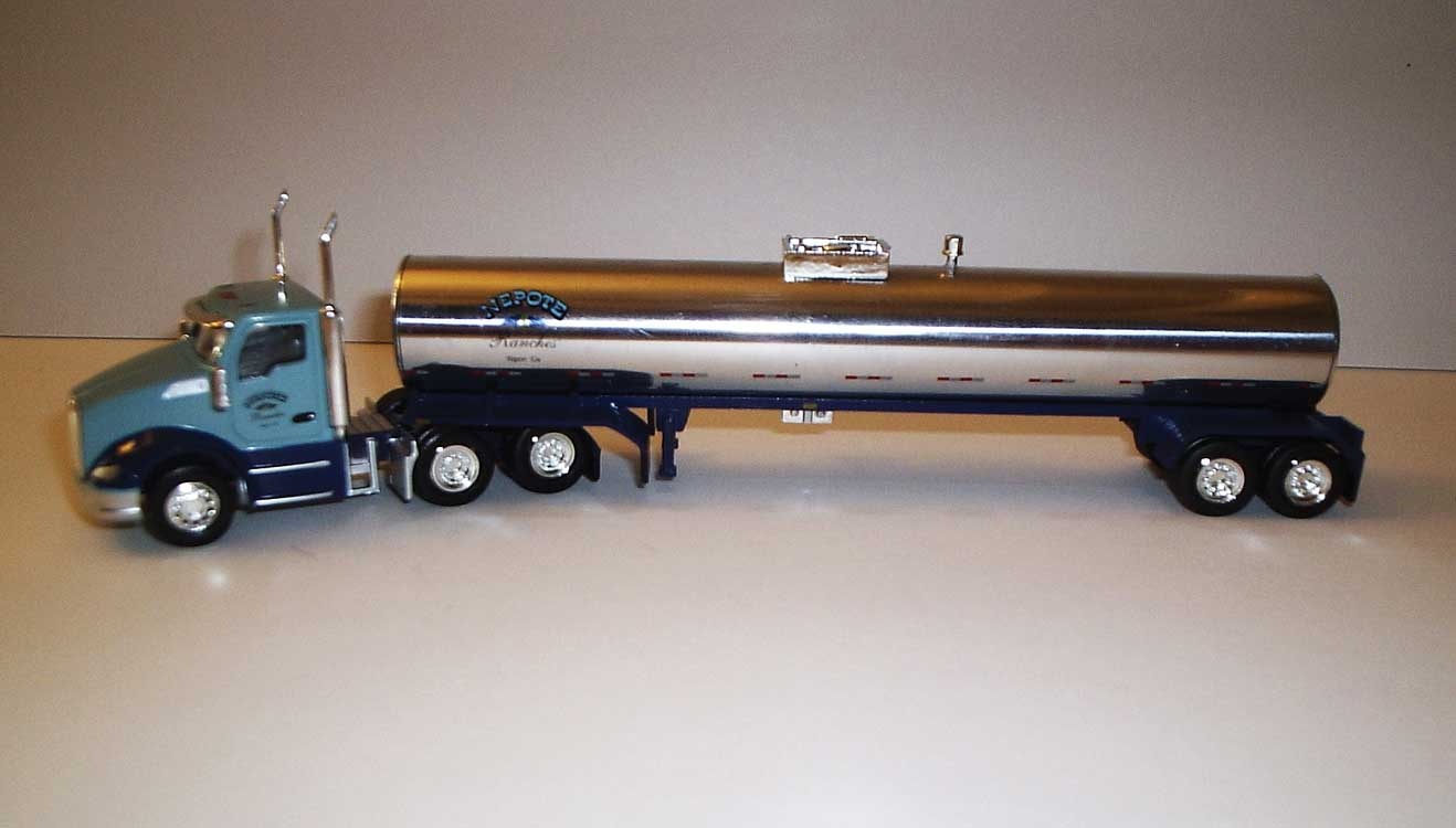 071 HO KW T680 Day-Cab Tractor with Food-Grade Trailer Nepote