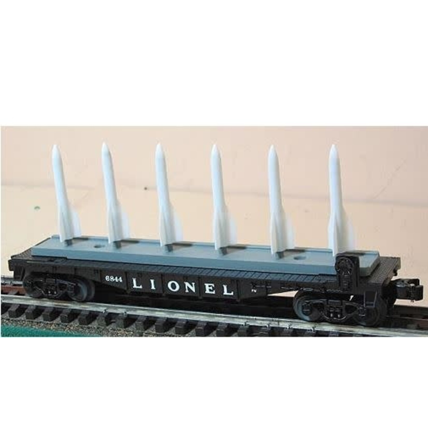 Lionel 629410 O Flat Car with 6 Missiles #6844
