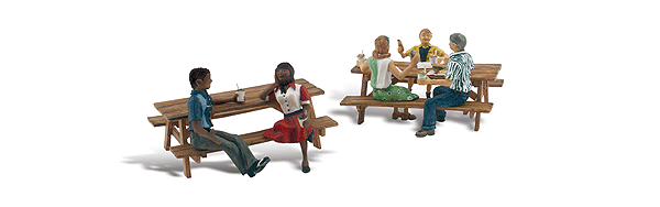 2214 N Outdoor Dining