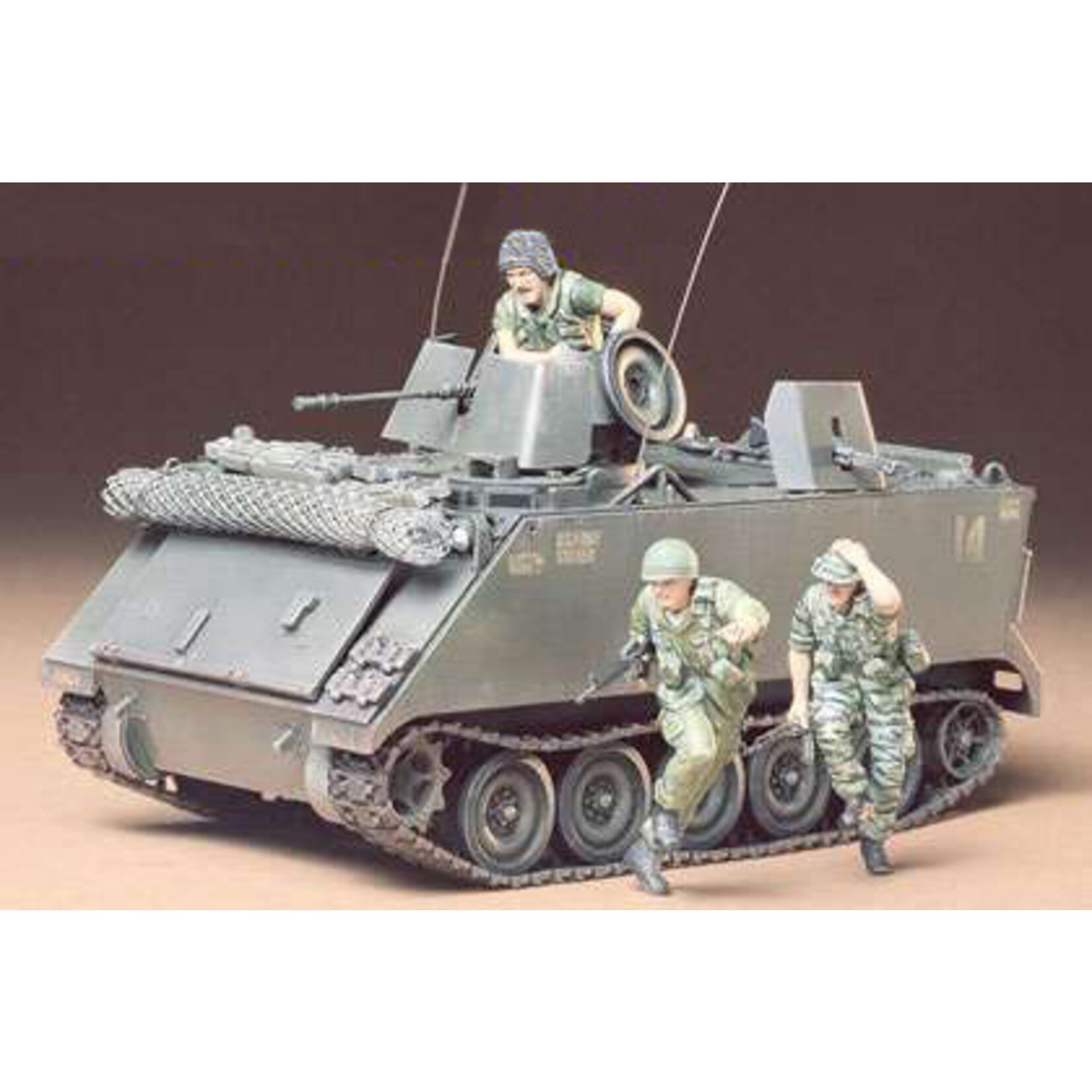 Tamiya 35135  1/35 U.S. M113 ACAV Kit - CA235