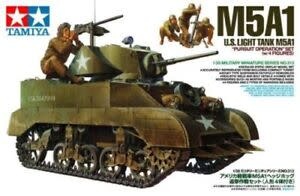 35313 US Light Tank M5A1 - Pursuit Operation w/4 Figures