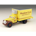 Classic Metal Works 30297 HO 1941-46 Chevy Box Truck, Meadow Gold