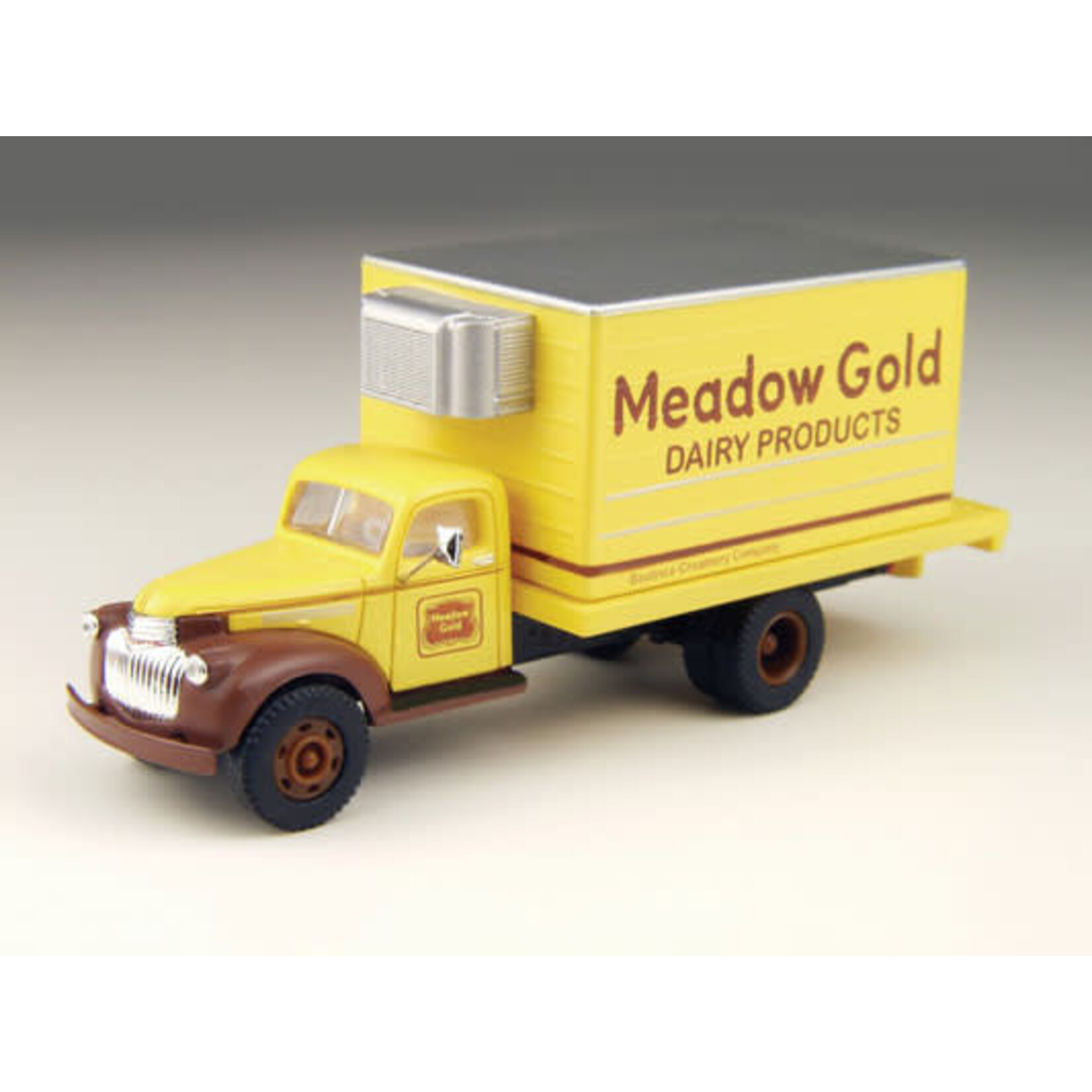 Classic Metal Works 30297 HO 1941-46 Chevy Box Truck, Meadow Gold