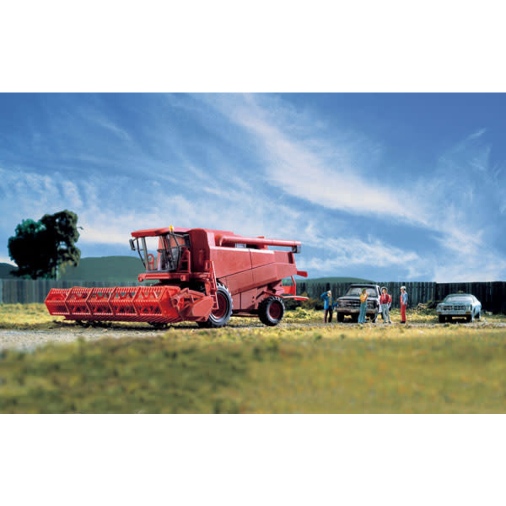 Walthers 94911003 HO Farm Combine - Kit
