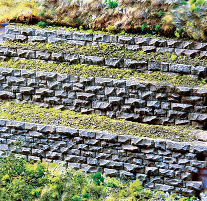 8313 HO/O Medium Cut Stone Row Walls