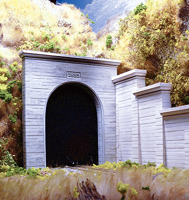 8320 HO Single Concrete Tunnel Portal
