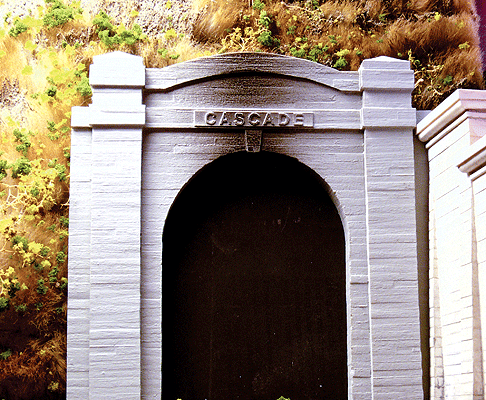 8321 HO Single Cascade Tunnel Portal