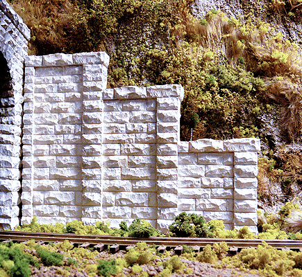8401 HO Cut Stone Stepped Tunnel Abutment -- 4-1/2" 11.4cm Base,