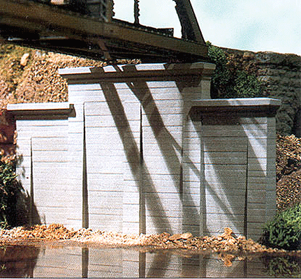 8420 HO Concrete Stepped Wall -- 6-1/2 x 3-1/8" 16.5 x 7.9cm