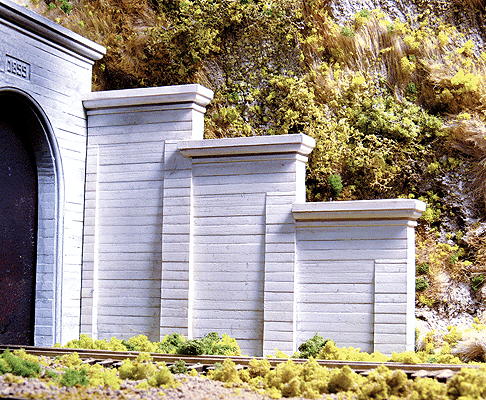 8421 HO Concrete Stepped Tunnel Abutment -- 4-1/2 x 3-1/2" 11.4